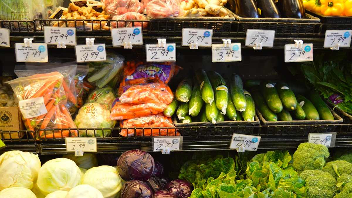 Grocery store organic produce offerings